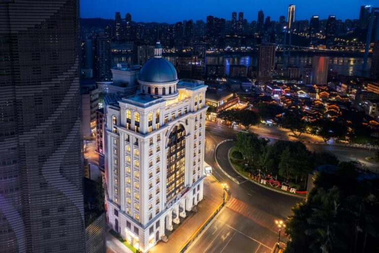 Chongqing Jiefangbei Pedestrian Street Intercity Hotel★★★★★